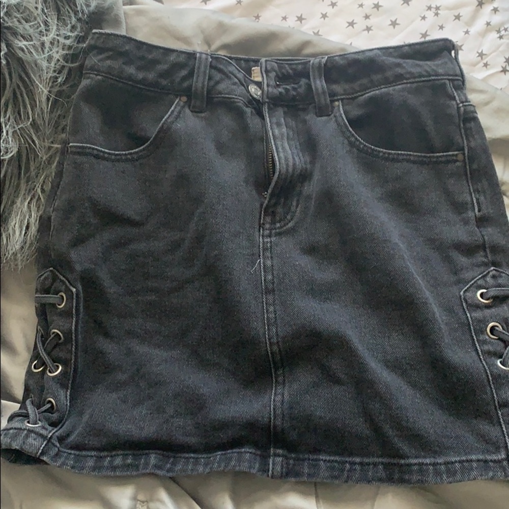 Black denim skirt!